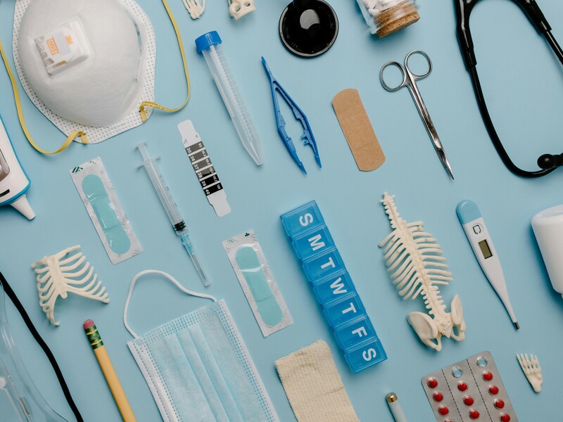 Lightweight vs. Traditional Lead Aprons: Pros and Cons